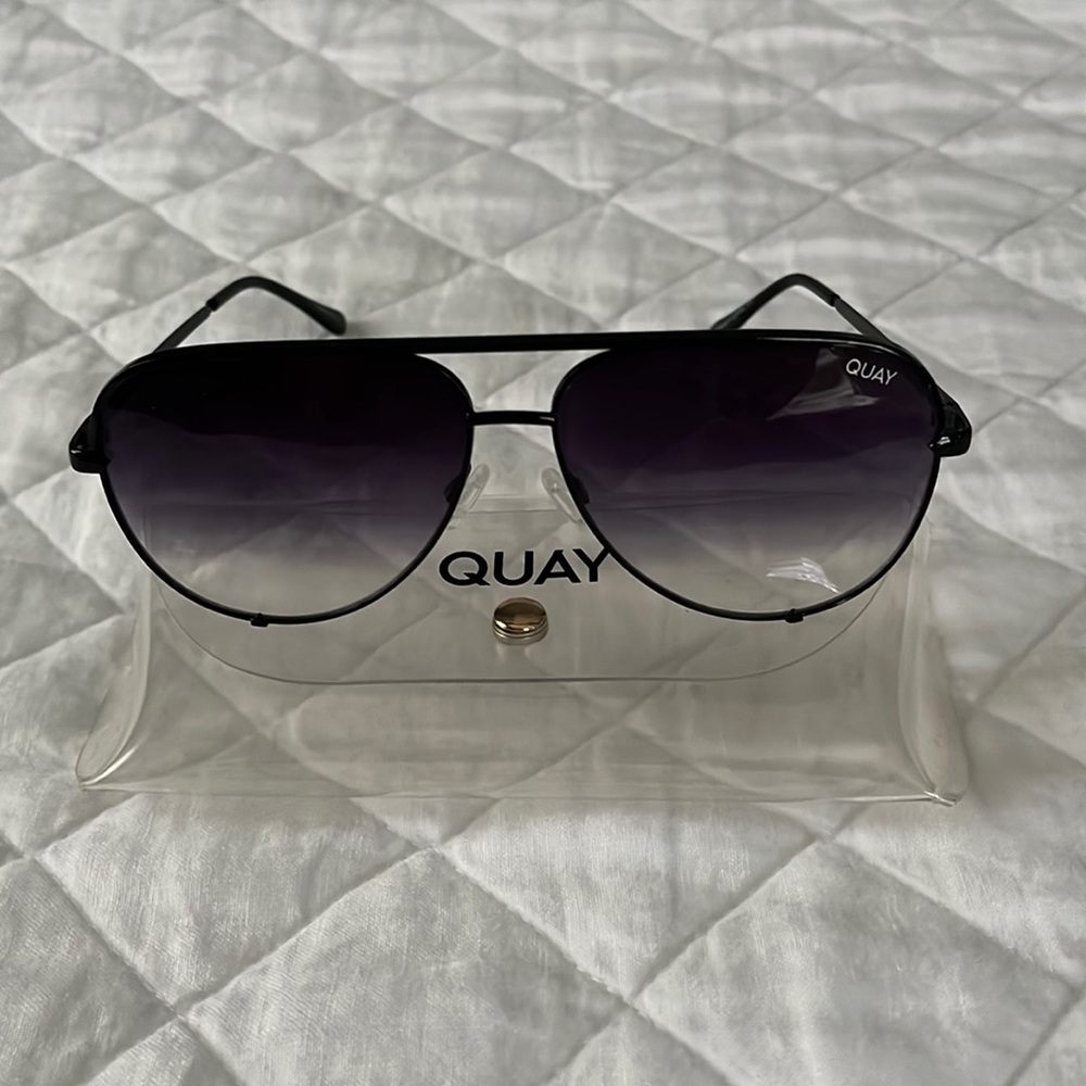 Quay Australia black aviators!